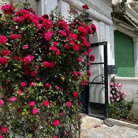 Escapade A Dans Beau T2 Avec Terrasse - Proche Gare Et Centre *